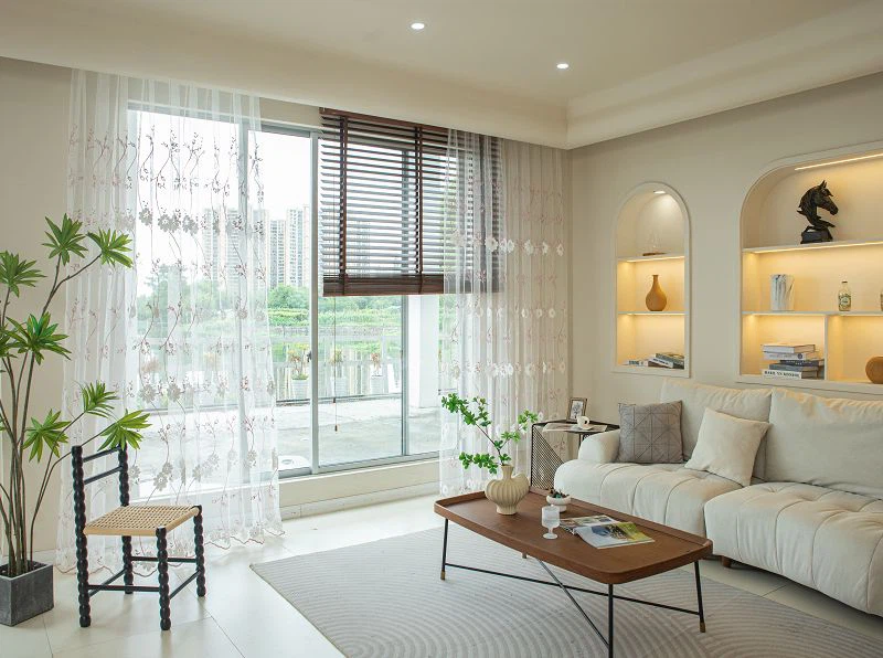 Tela de janela bordada em grade